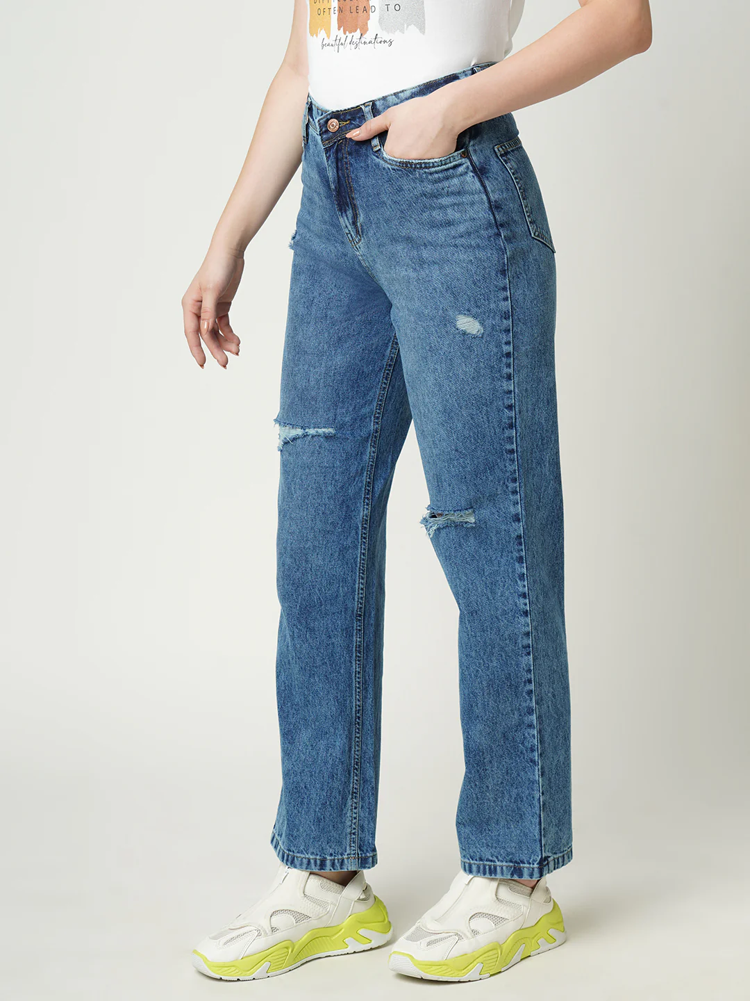 Women Light Blue High-Rise Loose Straight Jeans - Image 6