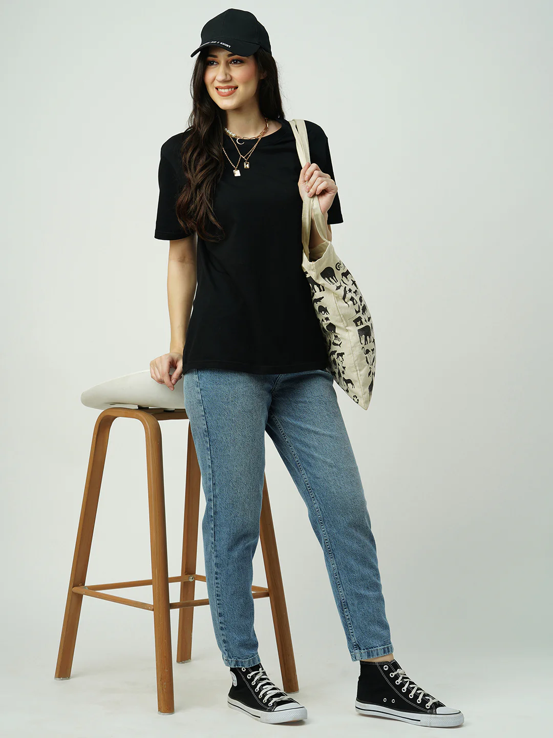 Women Light Blue High-Rise Mom Fit Jeans - Image 4
