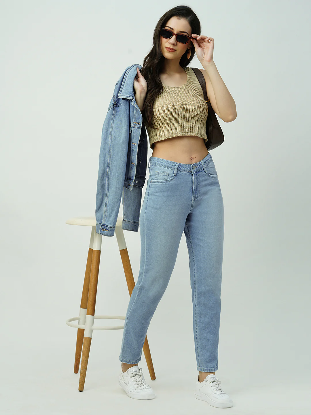 Women Light Blue Mid-Rise Mom Fit Jeans - Image 4