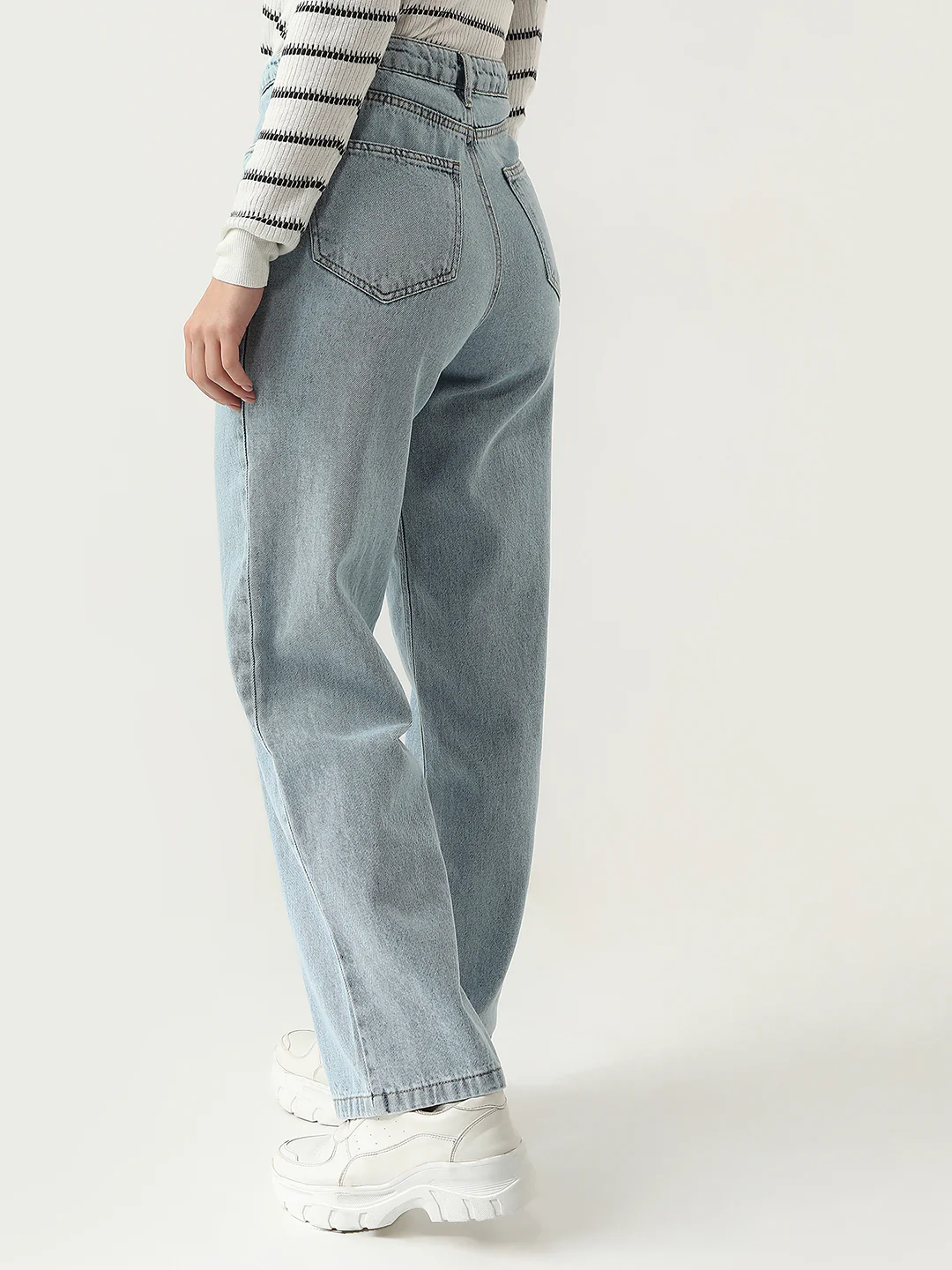 Women Light High-Rise Wide Leg Jeans - Image 3