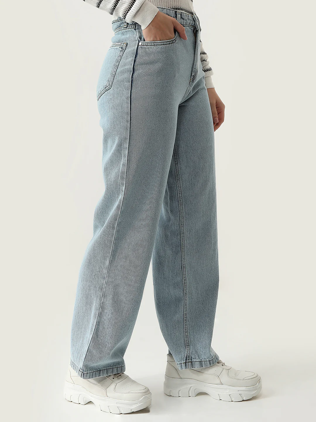 Women Light High-Rise Wide Leg Jeans - Image 5