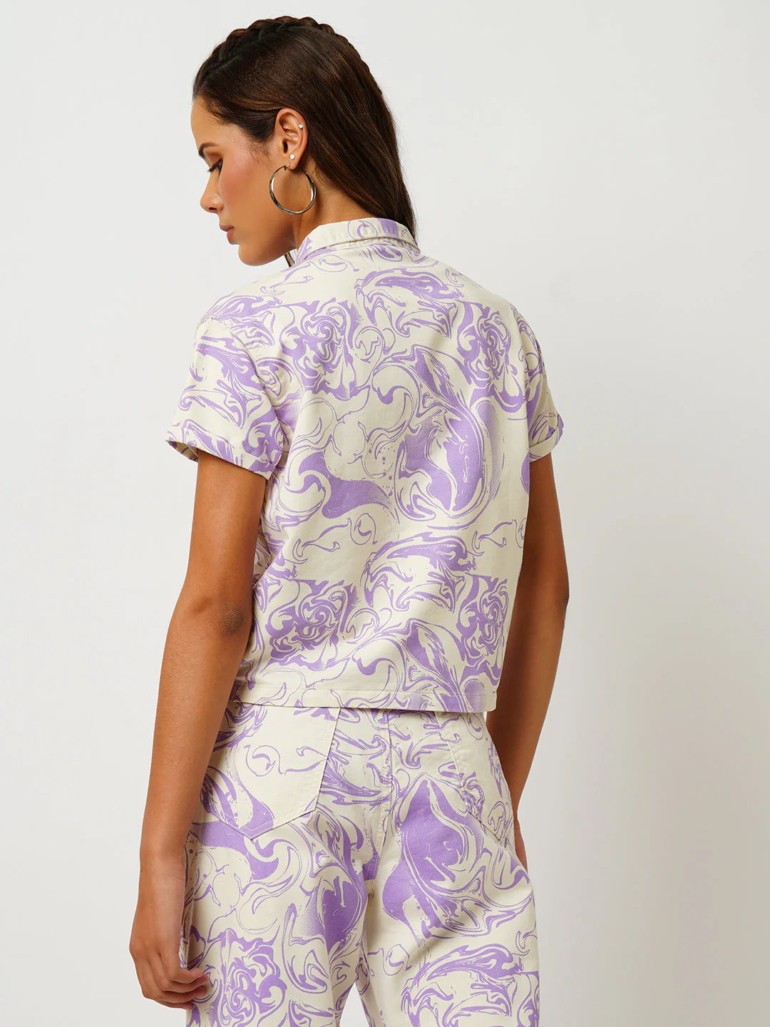 Women Lilac Swirl Printed Crop Shirt - Image 3