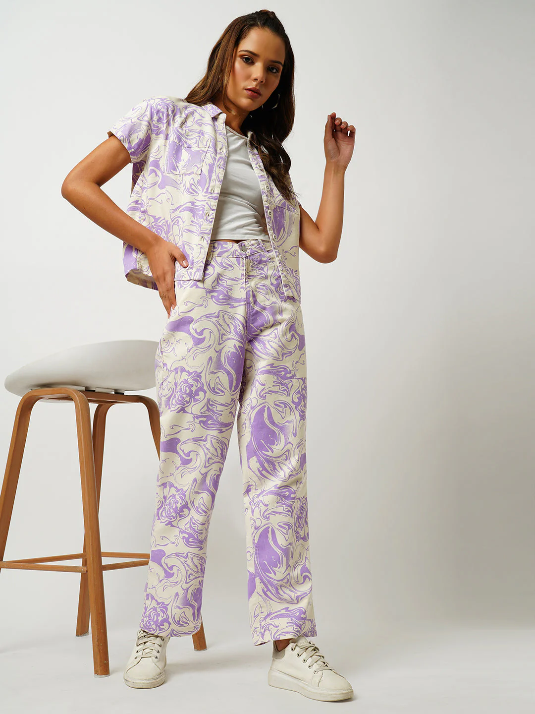 Women Lilac Swirl Printed Crop Shirt - Image 4
