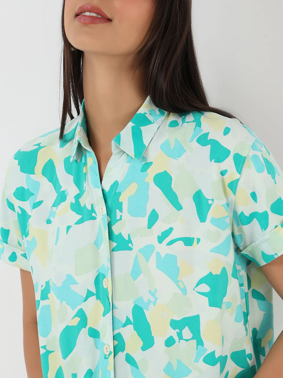 Women Marble Print Crop Shirt - Image 5