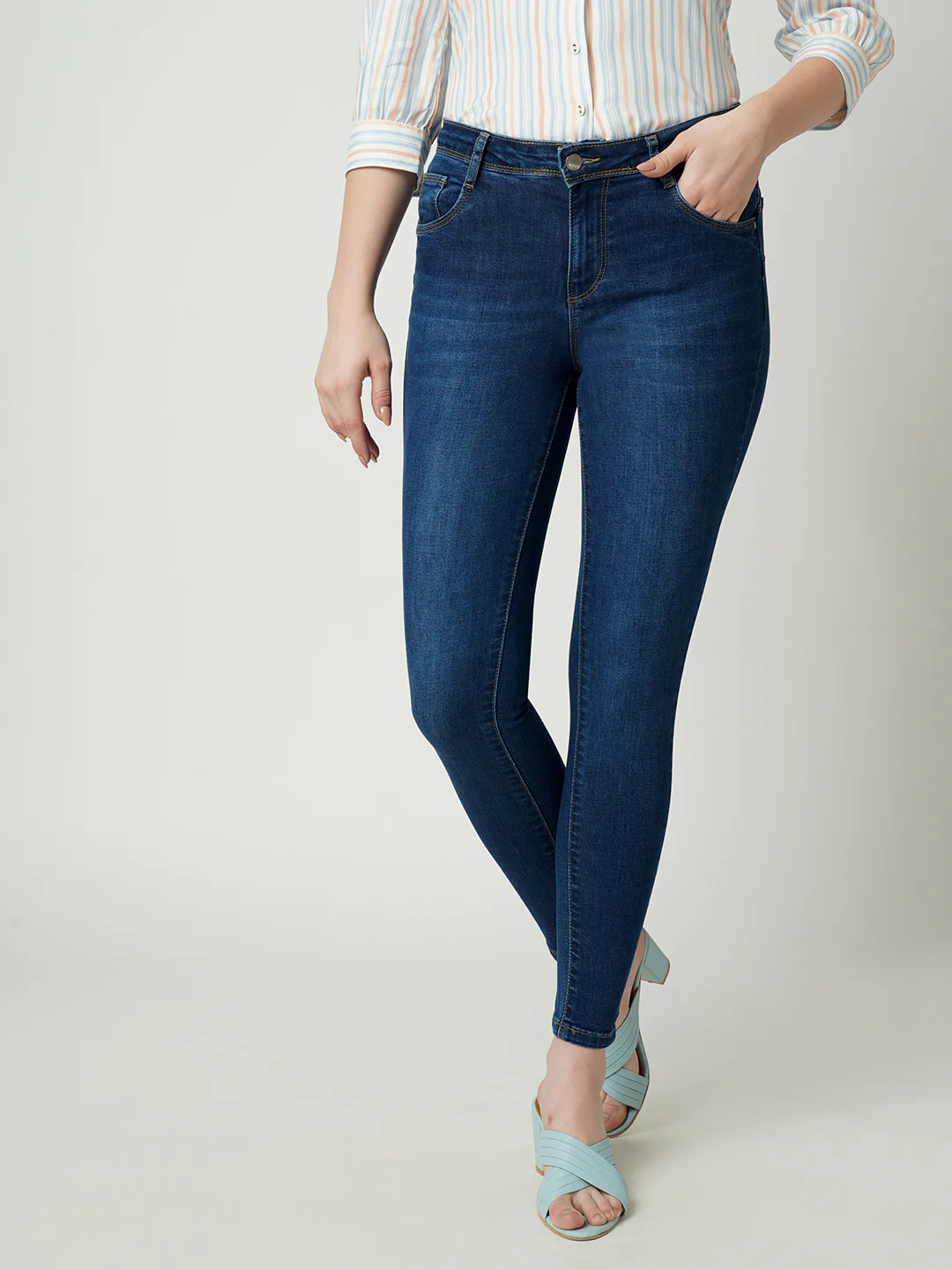 Women Mid-Rise Push Up Super Skinny Jeans - Image 2