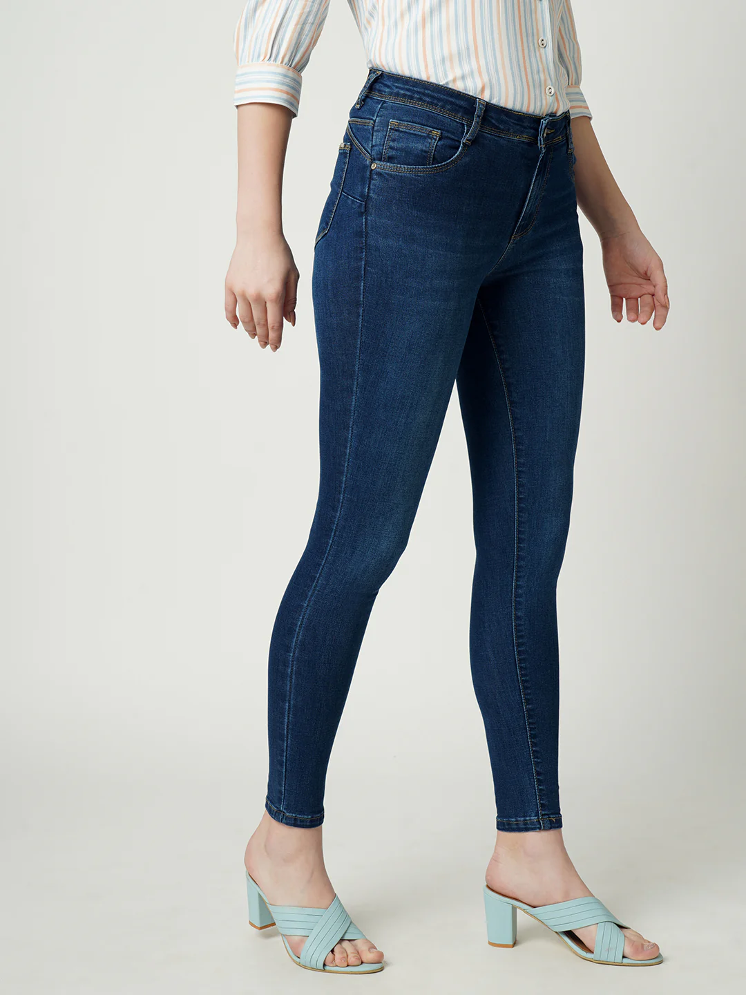 Women Mid-Rise Push Up Super Skinny Jeans - Image 4
