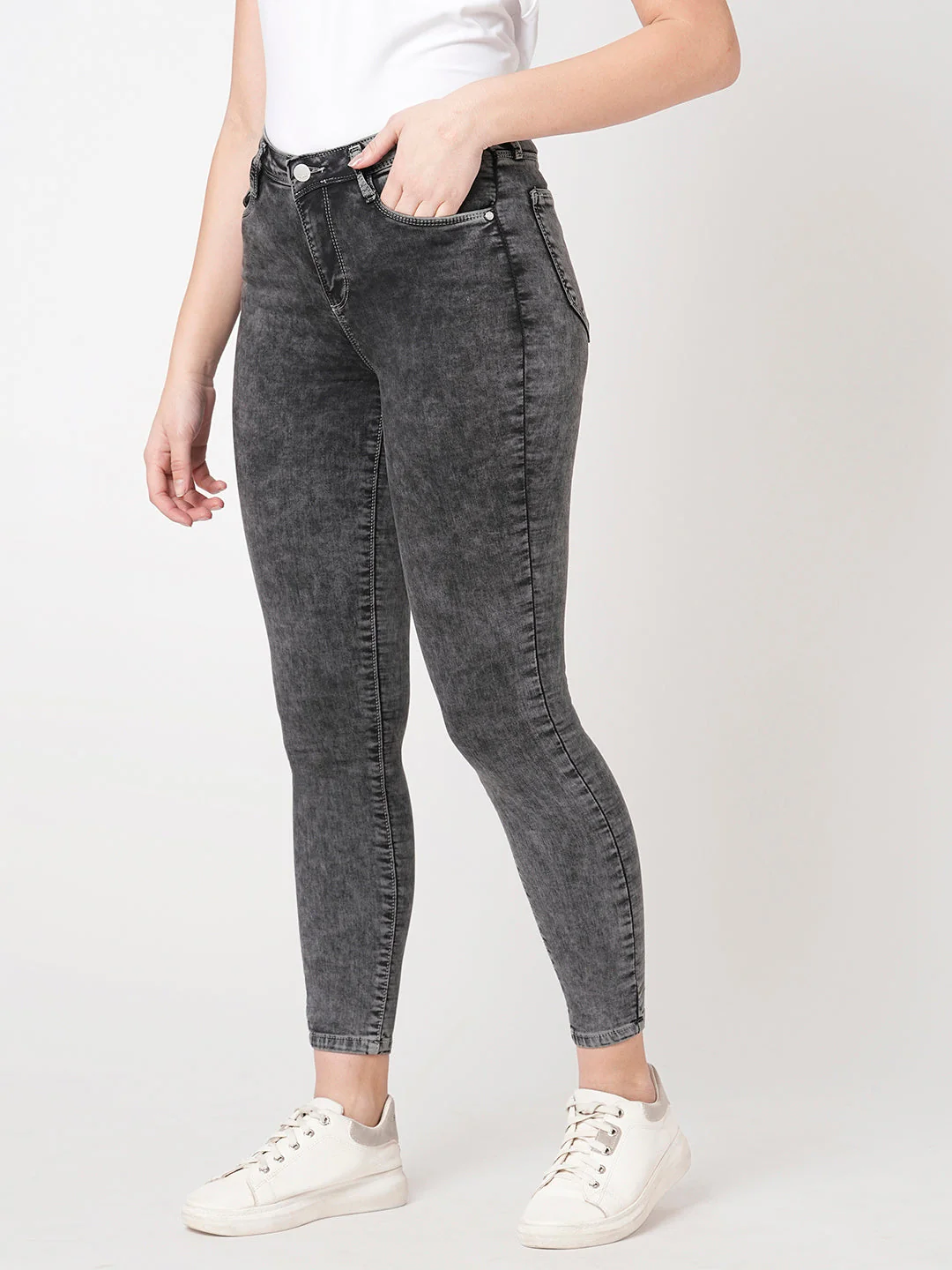 Women Mid-Rise Skinny Jeans - Image 6