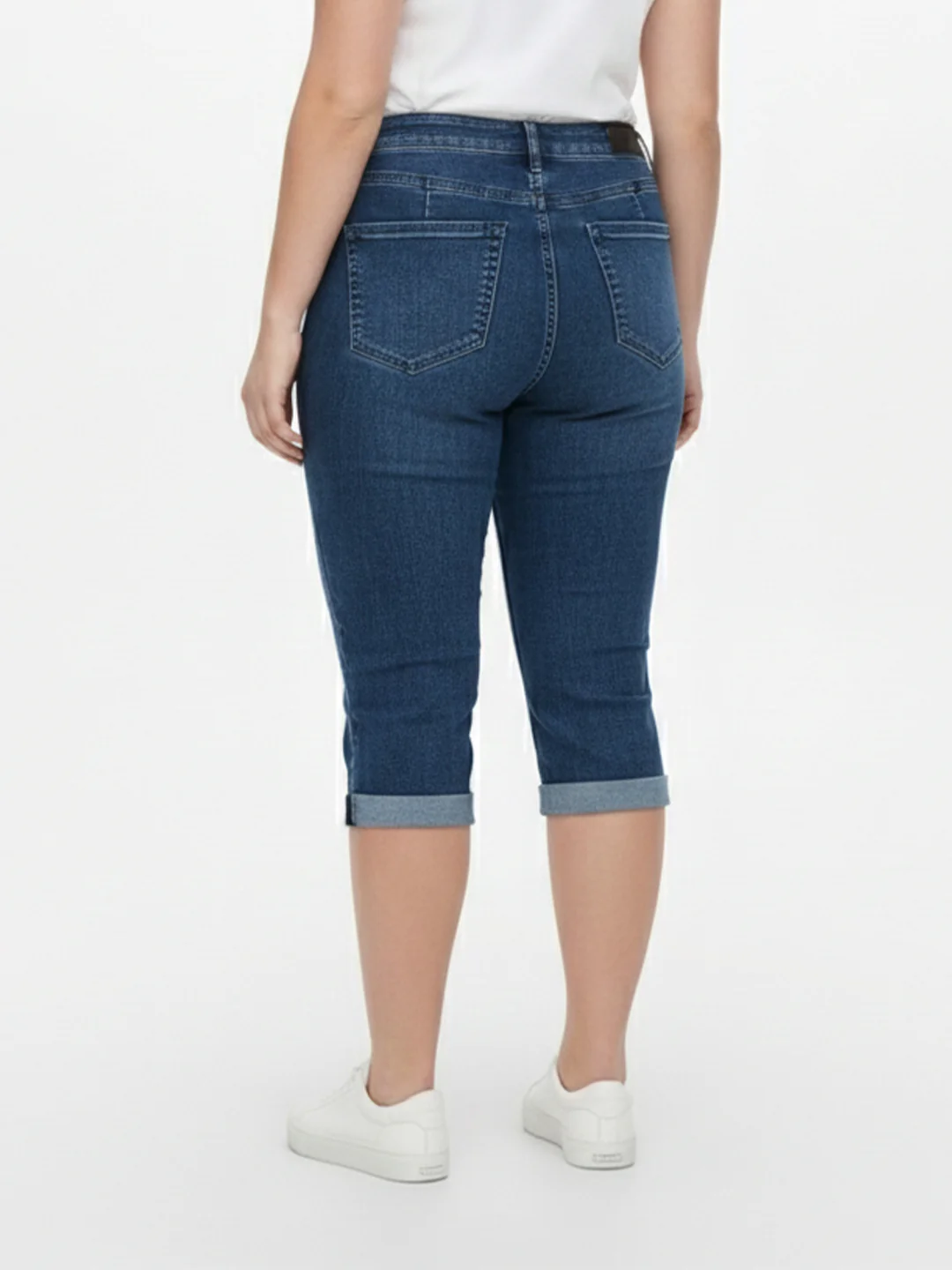 Women Mid-Rise Slim Fit Capri - Image 3