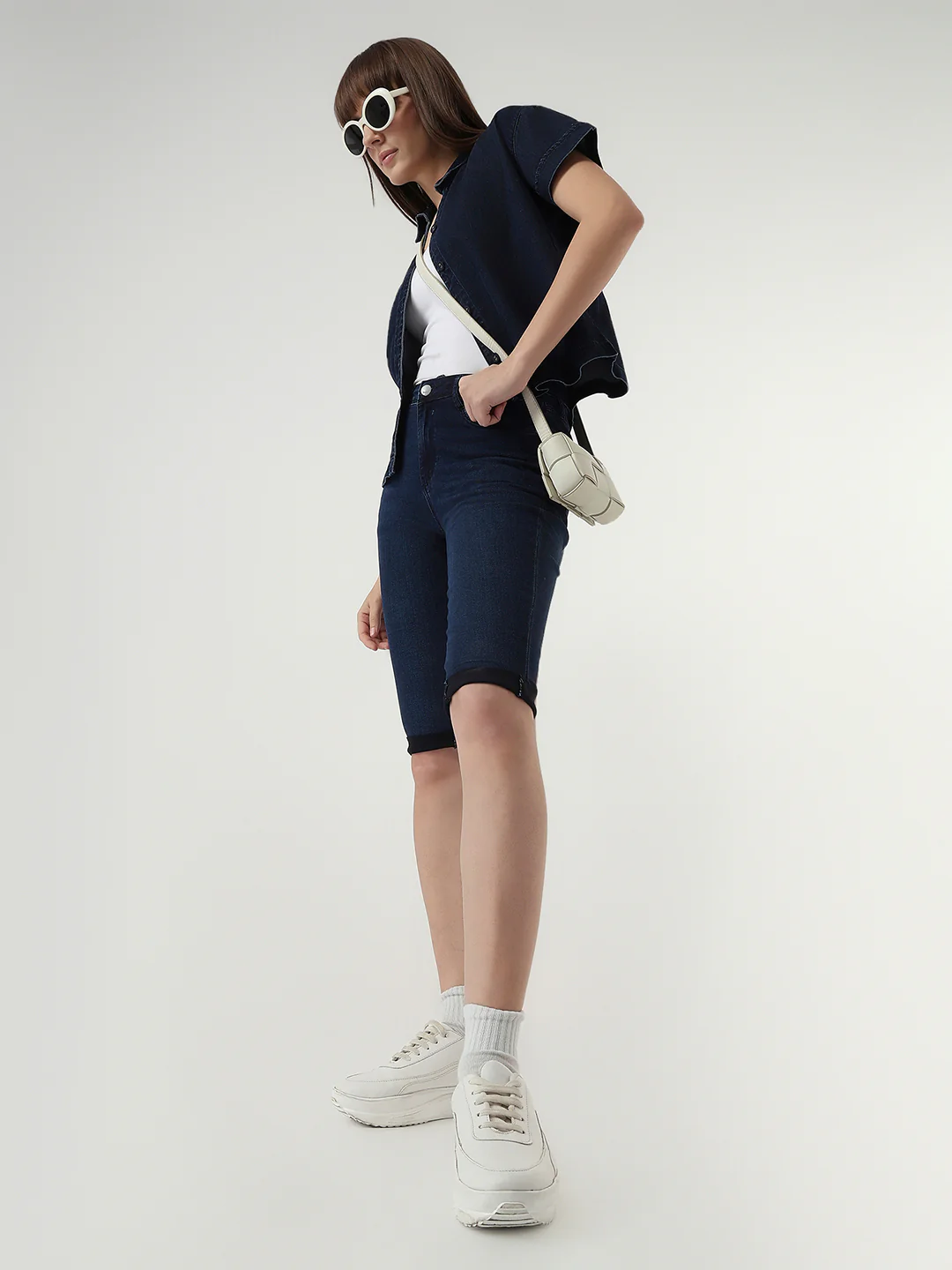 Women Mid-Rise Slim Fit Capri