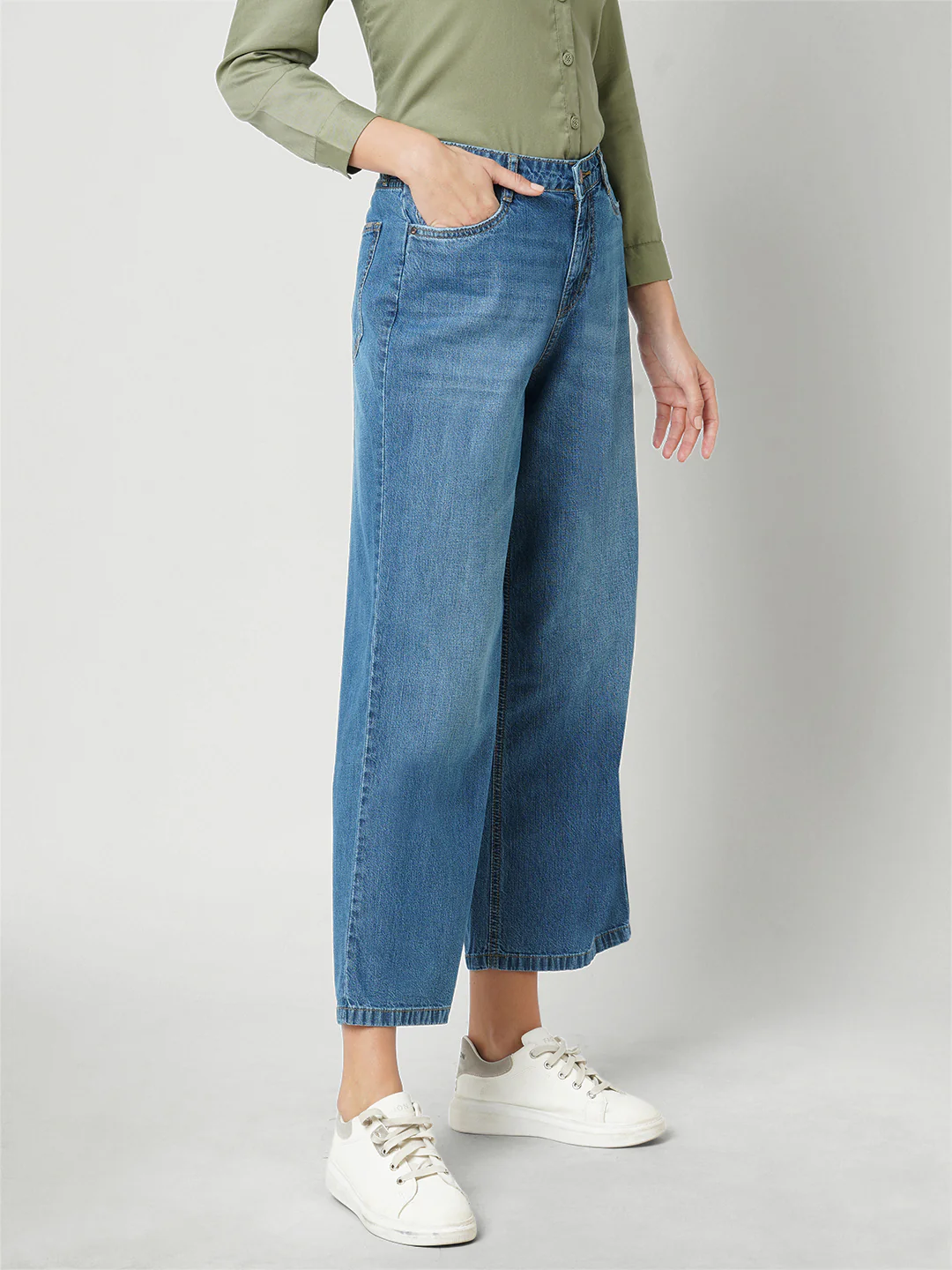 Women Mid-Rise Wide Leg Jeans - Image 4