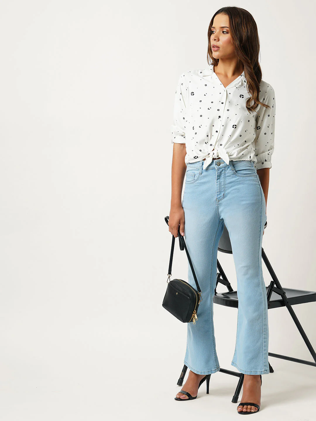 Women Off White Printed Crop Shirt - Image 4