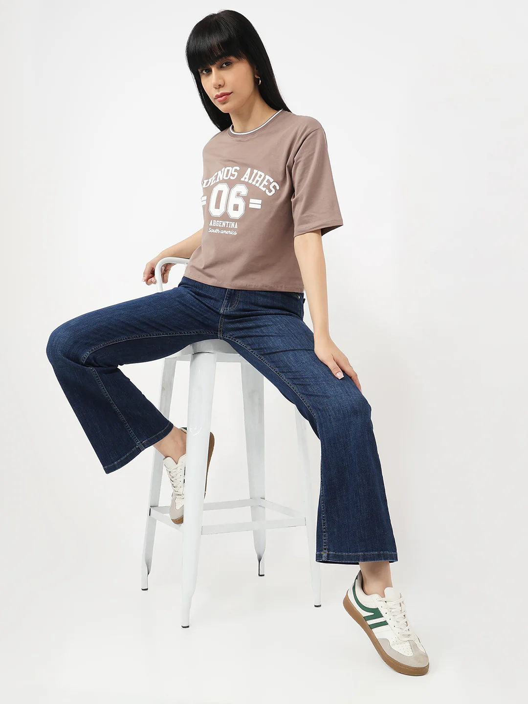 Women Oyster Graphic Crop Tees