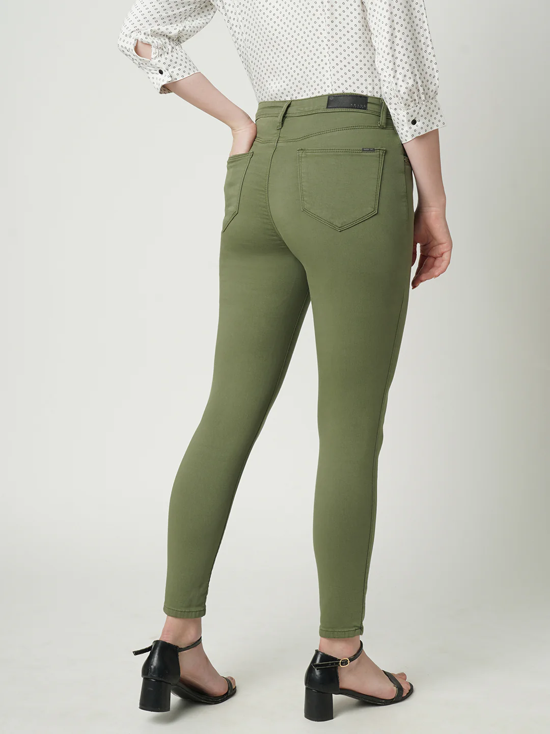 Women Super High-Rise Super Skinny Jeans - Image 3