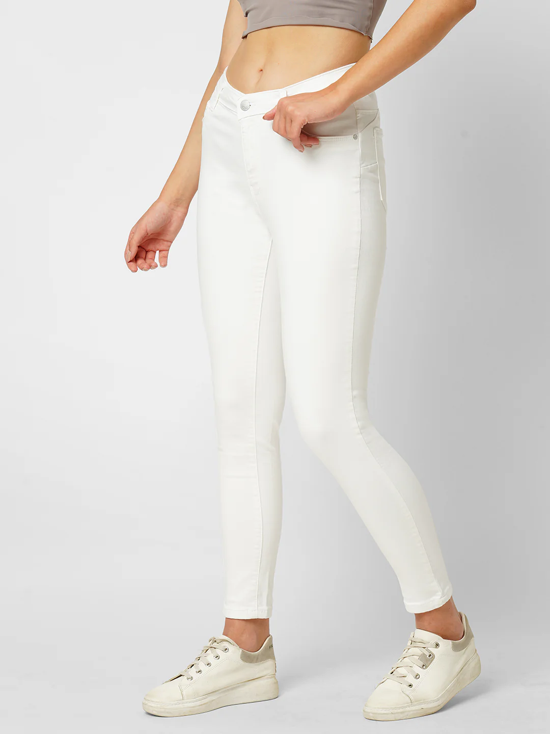 Women White Sculpt Fit Jeans - Image 5