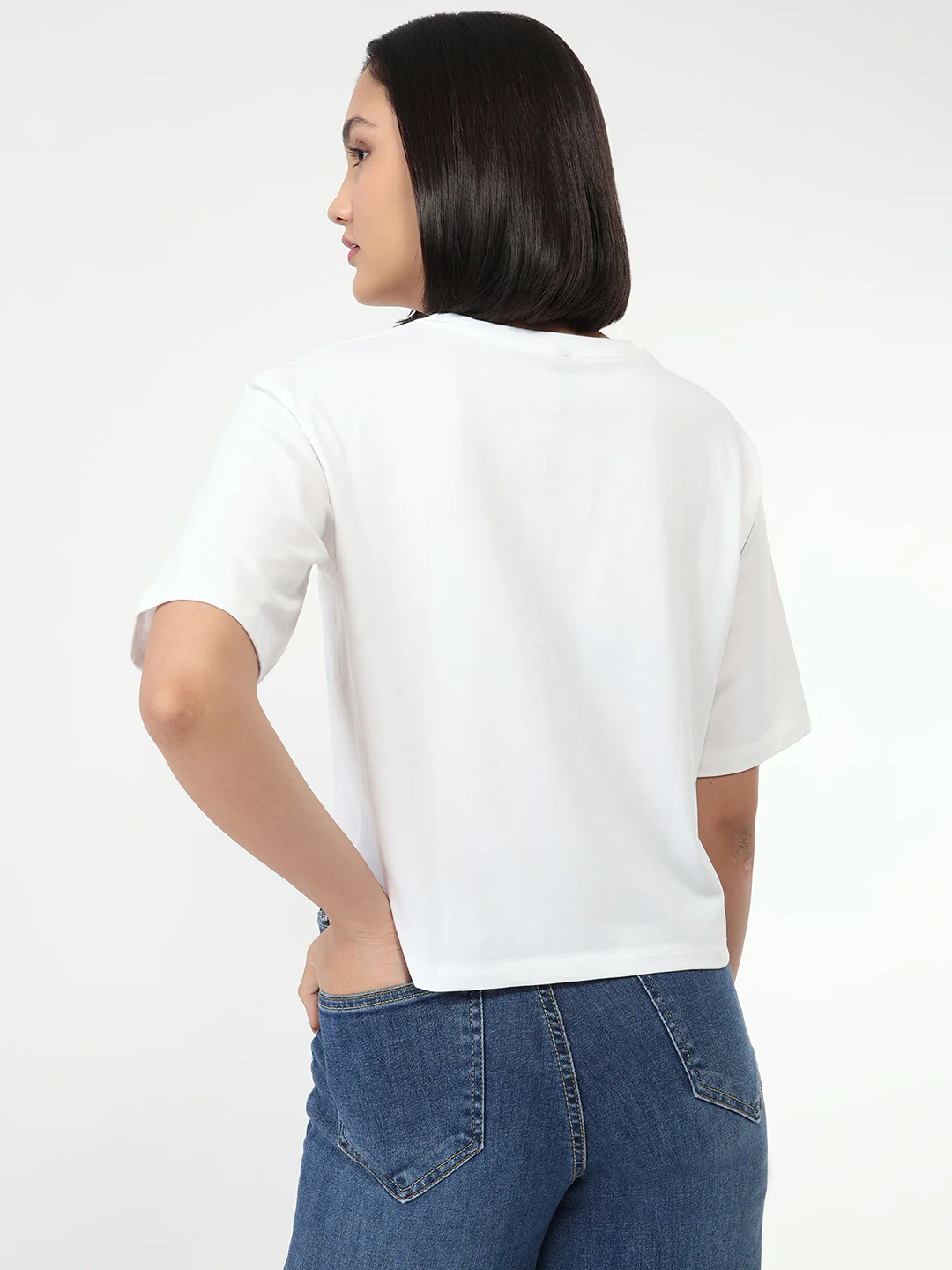 Women White Slim Fit Crop T-Shirt - Image 3